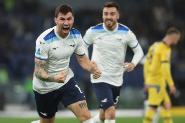 Roma, İtalya 10.03.2025: Lazio 'lu Alessio Romagnoli golü attı ve İtalya futbol şampiyonası Serie A Enilive 2024-2025 karşılaşmasında Roma' daki Stadio Olimpico 'da SS Lazio' ya karşı Udinese Calcio maçında takımla birlikte kutladı.