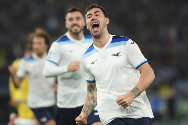Roma, İtalya 10.03.2025: Lazio 'lu Alessio Romagnoli golü attı ve İtalya futbol şampiyonası Serie A Enilive 2024-2025 karşılaşmasında Roma' daki Stadio Olimpico 'da SS Lazio' ya karşı Udinese Calcio maçında takımla birlikte kutladı.