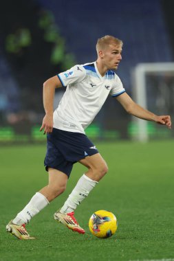 Roma, İtalya 10.03.2025: Lazio 'dan Gustav Isaksen İtalyan futbol şampiyonası Serie A Enilive 2024-2025 karşılaşmasında Roma' daki Stadio Olimpico 'da SS Lazio' ya karşı Udinese Calcio maçında iş başında görüldü