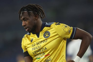 Roma, İtalya 10.03.2025: Udinese 'li Hassane Kamara İtalya Futbol Şampiyonası Serie A Enilive 2024-2025 karşılaşmasında Roma' daki Stadio Olimpico 'da SS Lazio' ya karşı Udinese Calcio maçında iş başında görüldü