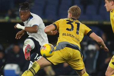 Roma, İtalya 10.03.2025: Lazio 'dan Tijjani Noslin, Udinese' den Thoma Kristensen İtalyan futbol şampiyonası Serie A Enilive 2024-2025 karşılaşmasında Roma 'daki Stadio Olimpico' da SS Lazio 'ya karşı Udinese Calcio