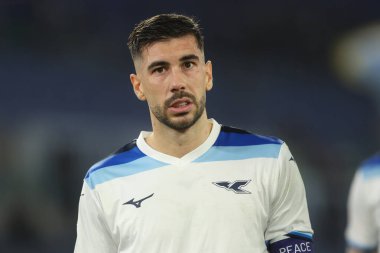 Roma, İtalya 10.03.2025: Lazio takımından Mattia Zaccagni İtalya futbol şampiyonası sonunda taraftarlarını karşıladı: Serie A Enilive 2024-2025 karşılaşmasında SS Lazio ve Udinese Calcio Roma 'daki Stadio Olimpico' da karşılaştı