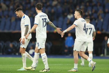 Roma, İtalya 13.03.2025: Lazio 'lu Matias Vecino, Lazio' lu Alessio Romagnoli, Lazio Patriği 2024-2025 Uefa Avrupa Ligi 2024-16. tur karşılaşmasında SS Lazio ile Viktoria Plzen arasında Roma Olimpiyat Stadyumu 'nda oynanan karşılaşma.