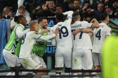 Roma, İtalya 13.03.2025: Lazio 'dan Alessio Romagnoli golü attı ve Uefa Avrupa Ligi 2024-2025, tur 16, Roma' daki Olimpiyat Stadyumu 'nda SS Lazio ile Viktoria Plzen arasında oynanan karşılaşmada takımla birlikte kutladı..