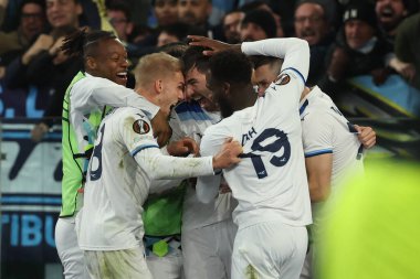 Roma, İtalya 13.03.2025: Lazio 'dan Alessio Romagnoli golü attı ve Uefa Avrupa Ligi 2024-2025, tur 16, Roma' daki Olimpiyat Stadyumu 'nda SS Lazio ile Viktoria Plzen arasında oynanan karşılaşmada takımla birlikte kutladı..