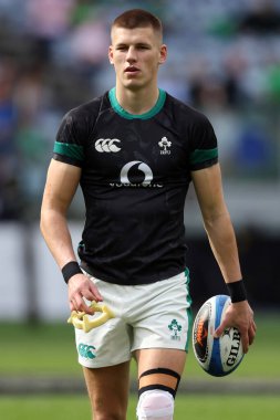 Roma, İtalya - 15.03.2025: İrlandalı Sam Prendergast M6N Guinness Altı Milletler 2025 Olimpiyat Stadyumu 'nda oynanan karşılaşma öncesi ısınma turunda görüldü.