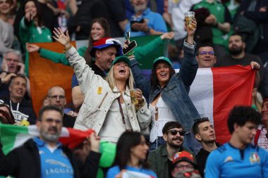 Roma, İtalya - 15.03.2025: İrlandalı taraftarlar M6N Guinness Altı Milletler 2025 Olimpiyat Stadyumu 'nda İtalya ile İrlanda arasında oynanan karşılaşmada görüldü.
