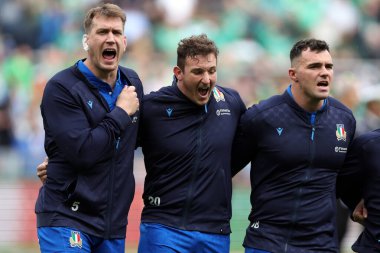 Roma, İtalya - 15.03.2025: Açık tören sırasında İtalya takımı ve M6N Guinness Altı Milletler 2025 Olimpiyat Stadyumu 'nda İtalya ile İrlanda arasında oynanan karşılaşma öncesinde milli marş.