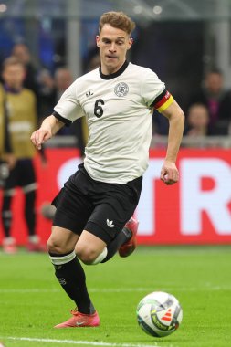 Milan, İtalya 20.03.2025: Almanya 'dan Joshua Kimmich Uefa Milletler Ligi 2025, çeyrek final, İtalya ile Almanya arasındaki futbol maçı Milano' daki Giuseppe Meazza Stadyumu 'nda görüldü..