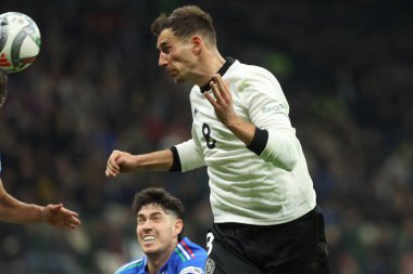 Milan, İtalya 20.03.2025: Alman Leon Goretzka golü attı ve Uefa Milletler Ligi 2025, çeyrek final, İtalya ile Almanya arasındaki futbol maçı Milano 'daki Giuseppe Meazza Stadyumu' nda kutladı..
