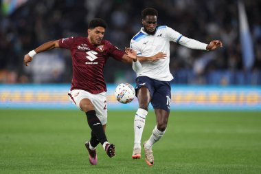 Roma, İtalya 31.03.2025: Torino 'dan Saul Coco, İtalya futbol şampiyonluğu sırasında Lazio' dan Boulaye Dia Serie A Enilive 2024-2025 karşılaşmasında SS Lazio, Roma 'daki Stadio Olimpico' da Torino 'ya karşı