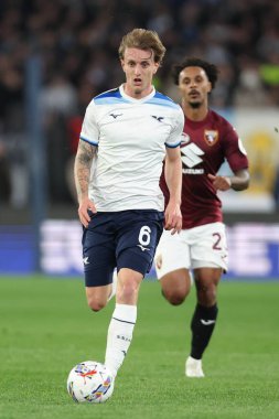 Roma, İtalya 31.03.2025: Torino 'dan Valentino Lazaro, İtalya futbol şampiyonluğu sırasında Lazio' dan Nicolo Rovella Serie A Enilive 2024-2025 karşılaşmasında SS Lazio, Roma 'daki Stadio Olimpico' da Torino FC 'ye karşı
