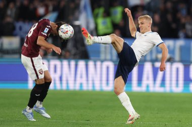 Roma, İtalya 31.03.2025: Torino 'dan Samuele Ricci, İtalya futbol şampiyonluğu sırasında Lazio' dan Gustav Isaksen Serie A Enilive 2024-2025 karşılaşmasında SS Lazio, Roma 'daki Stadio Olimpico' da Torino 'ya karşı
