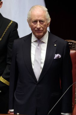 Roma, İtalya 09.04.2025: İngiliz Kralı III. Charles İtalya Parlamentosu Montecitorio 'ya Camilla, solda Ignazio La Russa ve sağda Lorenzo Fontana ile birlikte bir konuşma yaptı..