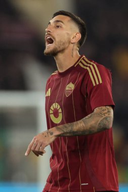 Roma, İtalya 13.4.2025: İtalyan futbolcu Lorenzo Pellegrini İtalya futbol şampiyonası sırasında Serie A Enilive 2024-2025 derby karşılaşması sırasında Roma 'daki Stadio Olimpico' da SS Lazio AS Roma 'ya karşı.