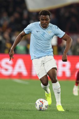 Roma, İtalya 13.4.2025: Lazio 'lu Fisayo Dele-Bashiru İtalya futbol şampiyonası sırasında Serie A Enilive 2024-2025 derbisinde Roma' daki Stadio Olimpico 'da SS Lazio' ya karşı AS Roma karşılaşması.