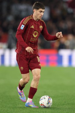 Roma, İtalya 13.4.2025: İtalya futbol şampiyonluğu sırasındaki Matias Soule of Roman Serie A Enilive 2024-2025 Derby karşılaşmasında SS Lazio Roma 'daki Stadio Olimpico' da AS Roma 'ya karşı.