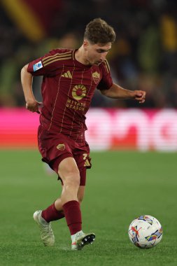 Roma, İtalya 19.4.2025: İtalyan futbolcu Tommaso Baldanzi İtalya Futbol Şampiyonası sırasında Serie A Enilive 2024-2025 AS Roma 'nın Hellas Verona' ya karşı Roma 'daki Stadio Olimpico maçında.