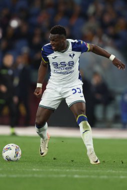 Roma, İtalya 19.4.2025: İtalyan futbol şampiyonluğu sırasında Verona 'dan Daniel Mosquera Serie A Enilive 2024-2025 Roma-Hellas Verona maçında Roma' da Stadio Olimpico 'da.