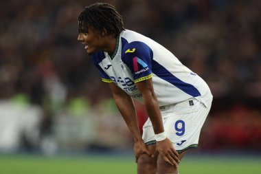 Roma, İtalya 19.4.2025: İtalyan futbol şampiyonluğu sırasında Verona 'lı Amin Sarr Serie A Enilive 2024-2025 Roma-Hellas Verona maçında Roma' daki Stadio Olimpico 'da.