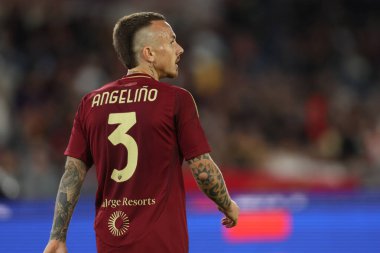 Roma, İtalya 19.4.2025: İtalyan futbol şampiyonası sırasında Romalı Angelino Serie A Enilive 2024-2025 Roma-Hellas Verona maçında Roma 'da Stadio Olimpico' da.