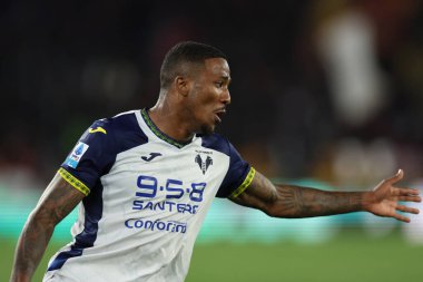 Roma, İtalya 19.4.2025: İtalya futbol şampiyonluğu sırasında Verona 'dan Jackson Tchatchoua Serie A Enilive 2024-2025 Roma-Hellas Verona maçında Roma' daki Stadio Olimpico 'da.