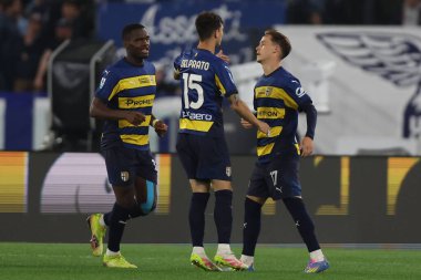 Roma, İtalya 28.4.2025: Parma 'dan Jacon Ondrejka golü attı ve İtalya futbol şampiyonası Serie A Enilive 2024-2025 derby karşılaşmasında Roma' daki Stadio Olimpico 'da SS Lazio-Parma Calcio 1913 karşılaşmasında takımla birlikte kutladı..