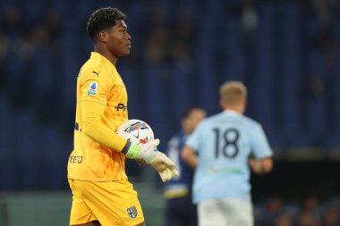 Roma, İtalya 28.4.2025: İtalya Futbol Şampiyonası sırasında Parma 'dan Zion Suzuki Serie A Enilive 2024-2025 Derby maçı sırasında SS Lazio - Parma Calcio 1913 Roma' daki Stadio Olimpico 'da.