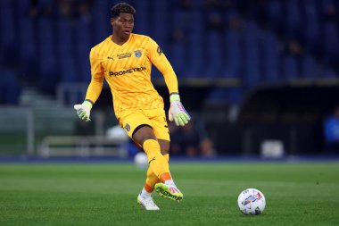 Roma, İtalya 28.4.2025: İtalya Futbol Şampiyonası sırasında Parma 'dan Zion Suzuki Serie A Enilive 2024-2025 Derby maçı sırasında SS Lazio - Parma Calcio 1913 Roma' daki Stadio Olimpico 'da.