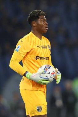 Roma, İtalya 28.4.2025: İtalya Futbol Şampiyonası sırasında Parma 'dan Zion Suzuki Serie A Enilive 2024-2025 Derby maçı sırasında SS Lazio - Parma Calcio 1913 Roma' daki Stadio Olimpico 'da.