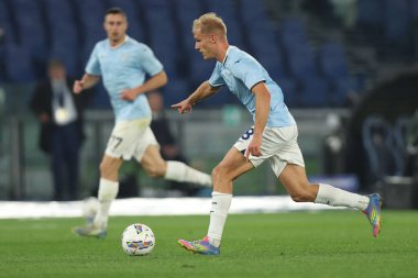 Roma, İtalya 28.4.2025: Lazio 'dan Gustav Isaksen İtalya futbol şampiyonluğu sırasında Serie A Enilive 2024-2025 Derby maçı sırasında SS Lazio ile Parma Calcio 1913 Roma' daki Stadio Olimpico 'da oynandı..
