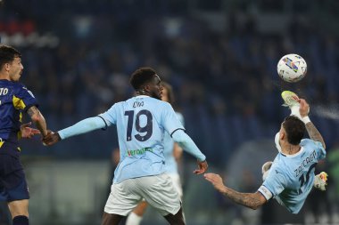 Roma, İtalya 28.4.2025: Lazio 'dan Boulaye Dia, Lazio' dan Mattia Zaccagni İtalyan futbol şampiyonası Serie A Enilive 2024-2025 derby karşılaşması sırasında Roma 'daki Stadio Olimpico' da SS Lazio 'ya karşı Parma Calcio 1913.