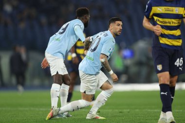 Roma, İtalya 28.4.2025: Lazio 'dan Boulaye Dia, Lazio' dan Mattia Zaccagni İtalyan futbol şampiyonası Serie A Enilive 2024-2025 derby karşılaşması sırasında Roma 'daki Stadio Olimpico' da SS Lazio 'ya karşı Parma Calcio 1913.