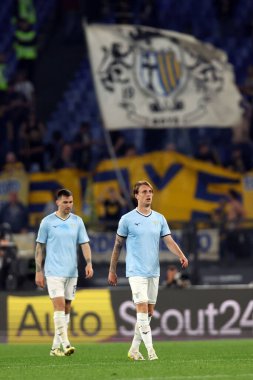 Roma, İtalya 28.4.2025: Lazio 'dan Alessio Romagnoli, İtalya futbol şampiyonluğu sırasında Lazio' dan Nicolo Rovella Serie A Enilive 2024-2025 derby karşılaşması sırasında SS Lazio - Parma Calcio 1913 Roma 'daki Stadio Olimpico' da.