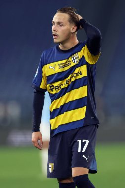 Roma, İtalya 28.4.2025: İtalya Futbol Şampiyonası sırasında Parma 'dan Jacob Ondrejka Serie A Enilive 2024-2025 Derby maçı sırasında SS Lazio ile Parma Calcio 1913 Roma' daki Stadio Olimpico karşılaşmasında.