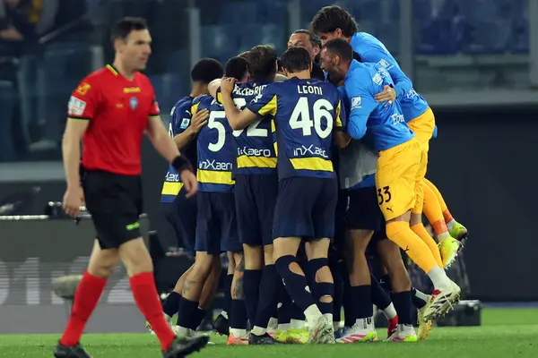 Roma, İtalya 28.4.2025: Parma 'dan Jacob Ondrejka gol attı ve İtalya futbol şampiyonası Serie A Enilive 2024-2025 derby karşılaşmasında takımla birlikte Roma' daki Stadio Olimpico 'da SS Lazio-Parma Calcio 1913 karşılaşmasını kutladı..