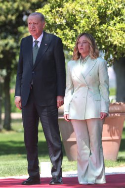 Roma, İtalya 29.4.2025: İtalya Başbakanı Giorgia Meloni, Türkiye Cumhurbaşkanı Recep Tayyip Erdoğan 'ı Roma ile Ankara arasındaki dördüncü zirvenin yapılacağı Villa Pamphili' de karşıladı