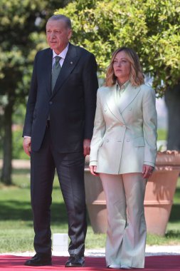 Roma, İtalya 29.4.2025: İtalya Başbakanı Giorgia Meloni, Türkiye Cumhurbaşkanı Recep Tayyip Erdoğan 'ı Roma ile Ankara arasındaki dördüncü zirvenin yapılacağı Villa Pamphili' de karşıladı
