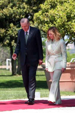 Roma, İtalya 29.4.2025: İtalya Başbakanı Giorgia Meloni, Türkiye Cumhurbaşkanı Recep Tayyip Erdoğan 'ı Roma ile Ankara arasındaki dördüncü zirvenin yapılacağı Villa Pamphili' de karşıladı