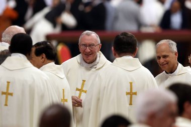 Vatikan Şehri, İtalya 05 / 03 / 2025: Kardinal Pietro Parolin. Kutsal Yaşam ve Havari Toplumları Diktatörlüğü Kürsü Başkanı Kardinal Fernandez Artime Papa F 'nin oy hakkı ile Novendiali' nin sekizinci ayinine başkanlık etmektedir.