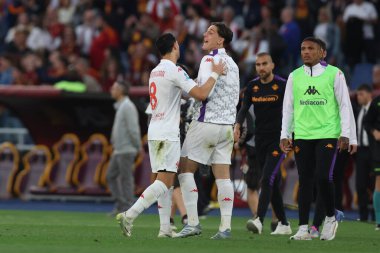 Roma, İtalya 04.05.2025: hakem Daniele Chiffi İtalya futbol şampiyonası Serie A Enilive 2024-2025 sezonu sonunda Roma 'daki Stadio Olimpico' da AS Roma ACF Fiorentina 'ya karşı oynanan Stadio Olimpico karşılaşmasında Fiorentina' lı Nicolo Zaniolo için kırmızı kart gösterdi..