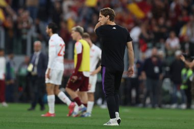 Roma, İtalya 04.05.2025: Edaordo Bove İtalya Futbol Şampiyonası 'nın sonunda taraftarları karşıladı: Serie A Enilive 2024-2025 Maçı' nda Roma 'daki Stadio Olimpico' da AS Roma 'ya karşı ACF Fiorentina.