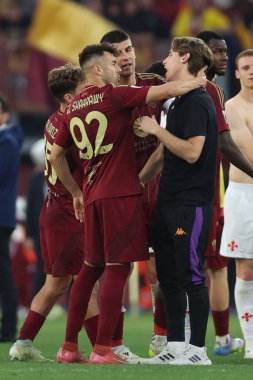 Roma, İtalya 04.05.2025: Roman Stephan El Shaarawy, Roman Gianluca Mancini, İtalyan futbol şampiyonası sonunda Eduardo Love Serie A Enilive 2024-2025 Roma ACF Fiorentina 'ya karşı Roma' daki Stadio Olimpico 'da oynanan karşılaşma.