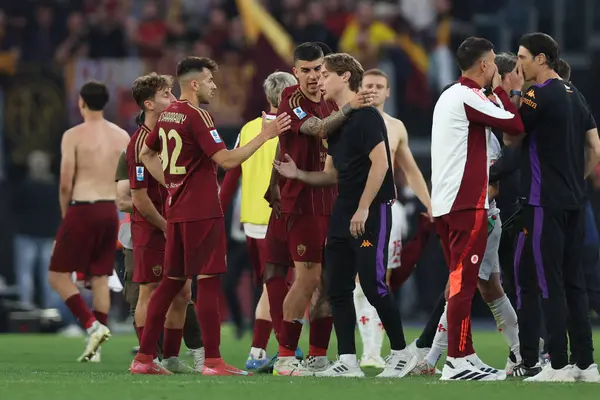 Roma, İtalya 04.05.2025: Roman Stephan El Shaarawy, Roman Gianluca Mancini, İtalyan futbol şampiyonası sonunda Eduardo Love Serie A Enilive 2024-2025 Roma ACF Fiorentina 'ya karşı Roma' daki Stadio Olimpico 'da oynanan karşılaşma.