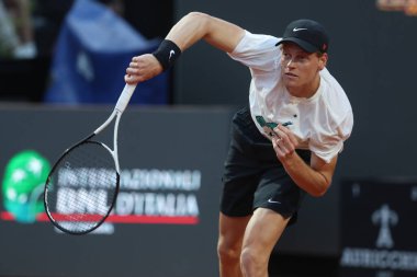 Roma İtalya 05.05.2025: Jannik Sinner 'ın ilk antrenman oturumu, diskalifiye olduktan sonra, 2025 Roma Uluslararası Tenis Şampiyonası' nda.