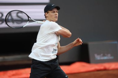 Roma İtalya 05.05.2025: Jannik Sinner 'ın ilk antrenman oturumu, diskalifiye olduktan sonra, 2025 Roma Uluslararası Tenis Şampiyonası' nda.