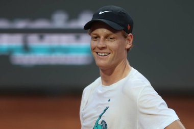 Roma İtalya 05.05.2025: Jannik Sinner 'ın ilk antrenman oturumu, diskalifiye olduktan sonra, 2025 Roma Uluslararası Tenis Şampiyonası' nda.