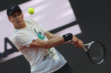 Roma İtalya 05.05.2025: Jannik Sinner 'ın ilk antrenman oturumu, diskalifiye olduktan sonra, 2025 Roma Uluslararası Tenis Şampiyonası' nda.