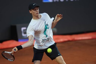 Roma İtalya 05.05.2025: Jannik Sinner 'ın ilk antrenman oturumu, diskalifiye olduktan sonra, 2025 Roma Uluslararası Tenis Şampiyonası' nda.
