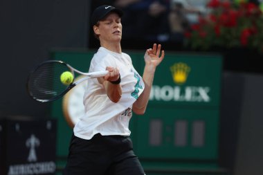 Roma İtalya 05.05.2025: Jannik Sinner 'ın ilk antrenman oturumu, diskalifiye olduktan sonra, 2025 Roma Uluslararası Tenis Şampiyonası' nda.